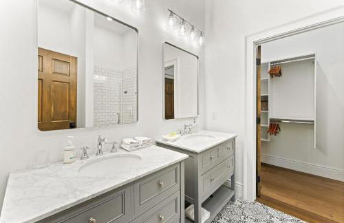 Lakeside Retreat Sleeps 22 Dock Grill Game Room - Foto 35