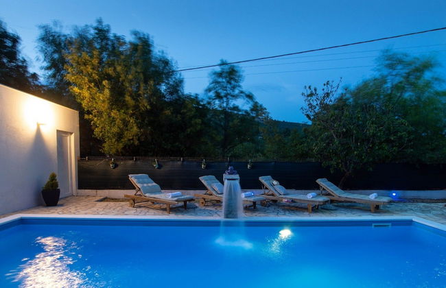 Spacious Prgomet Retreat With Private Pool, Fitness Centre, and Garden - Foto 38