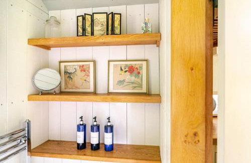 Hut at Nettle and Dock - Foto 9