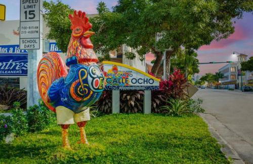 Escape GameRoom, BAR, BBQ, Spacious,KING Bed, All Luxury mattresses, Near Beach, 6 blocks away from Bars, Nite Clubs, Res, Shops - Photo 44