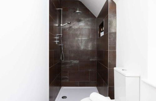 Modern 5-Bedroom Retreat Nr Coast - Foto 32