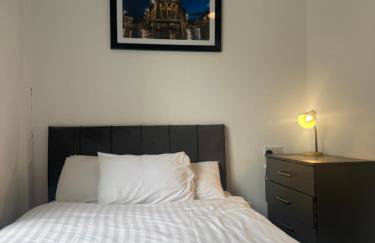 4 Bedroom House, Central City Location - Photo 3