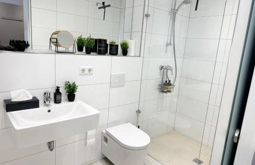 BELLA - Business&Family Ap 16, 100m vom Konzerteingang Schloß, Parkplatz, SmartTV, Netflix, Waschmaschine, 24h Checkin, 46qm - Foto 12