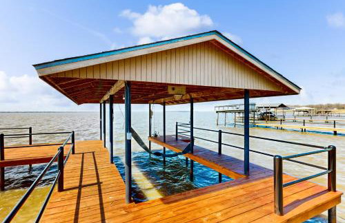 Laid-Back Lake House with Wraparound Deck - Foto 21