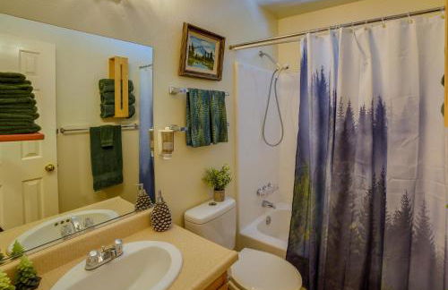 Peaceful Pines Running Springs Home with 3 Decks - Foto 19