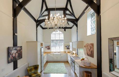 Dorney Windsor Legoland 5 Star Stay for upto 14 guests - Photo 17