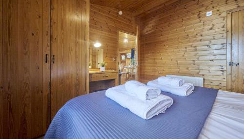 Buzzard Lodge with Hot-tub - Foto 4, wardrobe