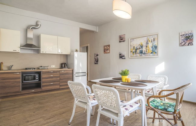 Greystone Suites & Apartments - Photo 27