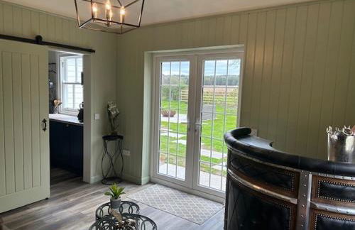 Couples Unique Stay in Bowling Club newly upgraded - Photo 10