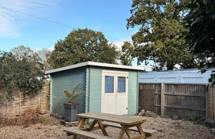 Harbourside garden flat with parking - Photo 18