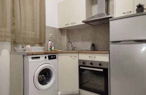 KELLY APARTMENTS - Photo 27