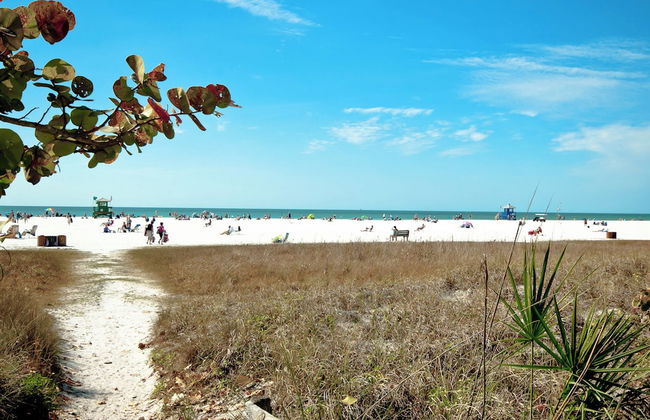 Crescent Street by VTrips - Photo 31