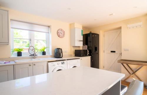 Crooked Cottage in picturesque Upper Oddington - Pass the Keys - Photo 12