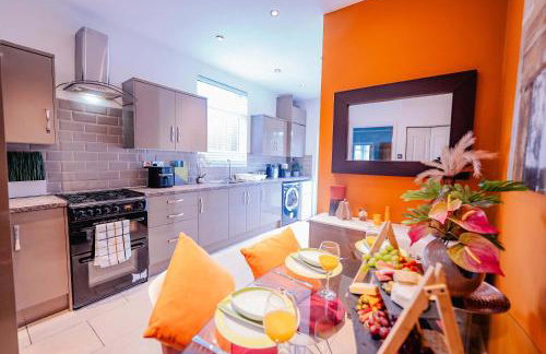 3BR 2Bath Home with Hot Tub Games Room By Stadium with Fast WiFi & Free Parking - Foto 1