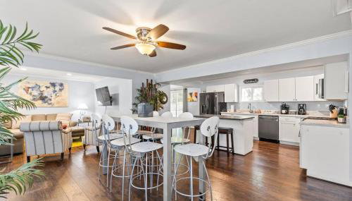 The Bamboo House! Dog-Friendly Home n RVA Sleeps 8 - Foto 1, stove, dishwasher, pet friendly, minibar