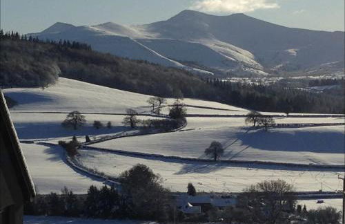 Cosy Arts & Crafts Cottage with stunning views - Photo 4