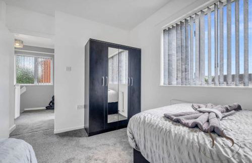 Modern 3BR Home in 9 Anson Rd Near Sandwell Hospital with Garden and Free Parking - Foto 62