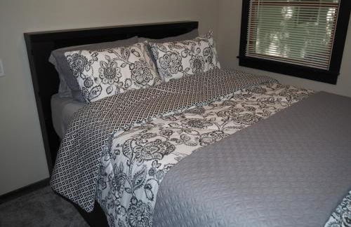 A Short's Walk - Lakefront w Spa & Kayaks! - Foto 35