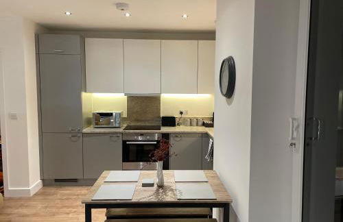 2BR 2BA Top Floor Penthouse Apartment in RG2 - Ideal for Business Travellers & Contractors, Free Parking & Sleeps Up To 6 - Foto 21
