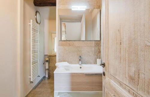 Chic Villa in Acqualagna with Hot Tub in Pool & Private Garden - Foto 62