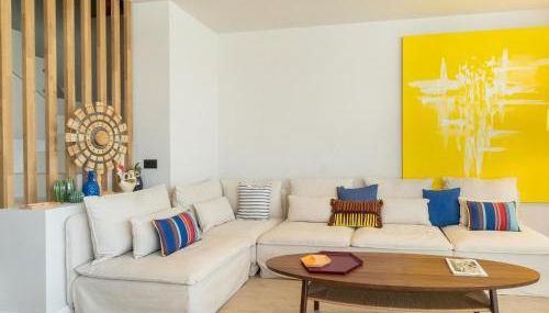 Sunny Villa by Platja Ardiaca - Photo 3