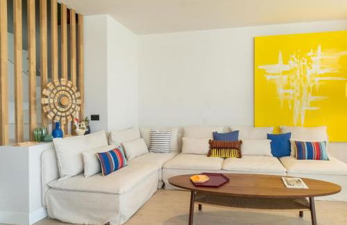 Sunny Villa by Platja Ardiaca - Photo 3