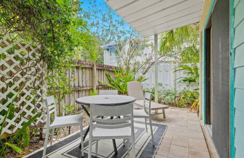 Newly remodeled 8-steps to sand path of Beach! - Foto 16