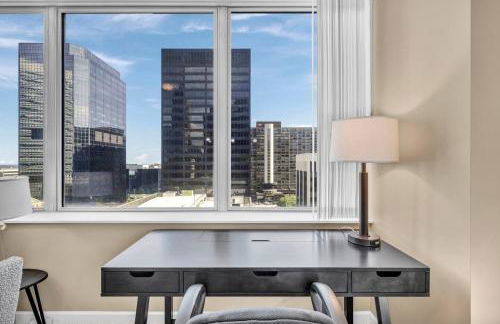 Downtown Flat w/ LAKE VIEW: Walk 2 Stadiums/Arenas - Photo 5