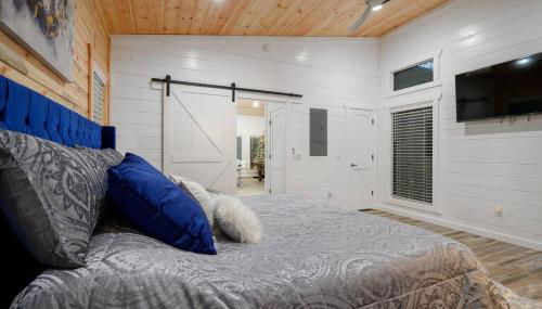 Diamond Cabin w/ jet shower & secluded back deck! - Foto 4