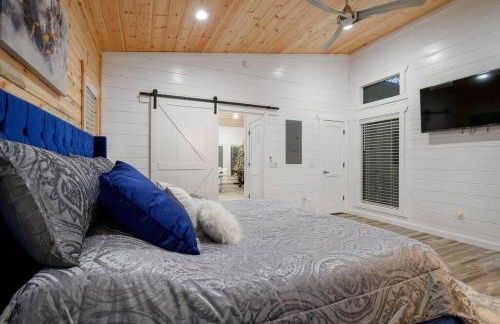 Diamond Cabin w/ jet shower & secluded back deck! - Foto 4