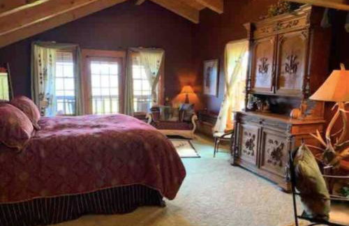 LUXURIOUS TN Mtn Lodge- Sleeps 22+, Hiking & Lake - Photo 19