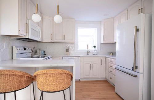 Renovated Cape Near Beach with Fire Pit - Foto 31