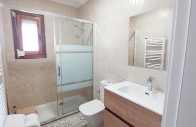 Villa totalmente independiente con piscina comunitaria - Foto 34