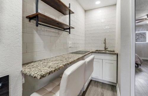 Modern Luxe Studio attached to home near Randolph AFB - Foto 9