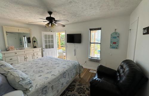 OceanView Oasis - Relax with Hot Tub, Breakfast, Fire Pit & Putting Green! - Foto 30