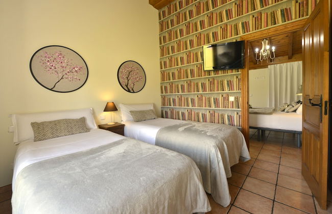 Piscina climatizada y cubierta 365 dias en Casa Rural con Encanto El Puentuco una de las casas mas valoradas de Cantabria - Foto 20