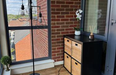 Uxbridge-Modern 2 bed Apt with Lift & Parking - Photo 10