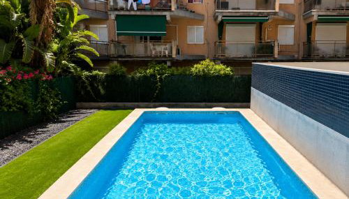 Luxury Beachfront Family Apartment - Foto 4, Garden, sunbed