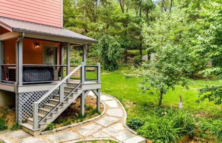 Unique Barbie-Themed Pink Cabin in Black Mountain, North Carolina - Foto 37