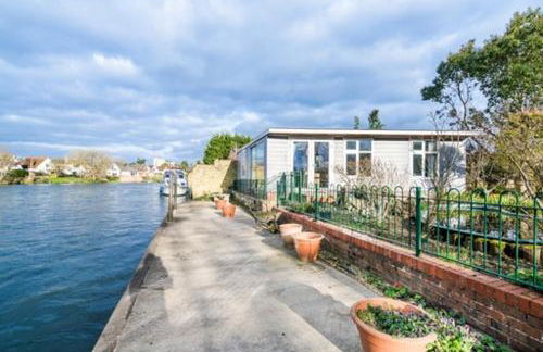 RIVER RETREAT- near Holloway U, Thorpe Park and Heathrow airport - Foto 61