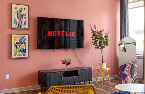 Beautiful Apt in Downtown W/ Pool | Parking - Foto 12