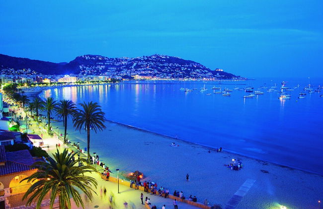 Charming Apartment With Patio - Photo 35