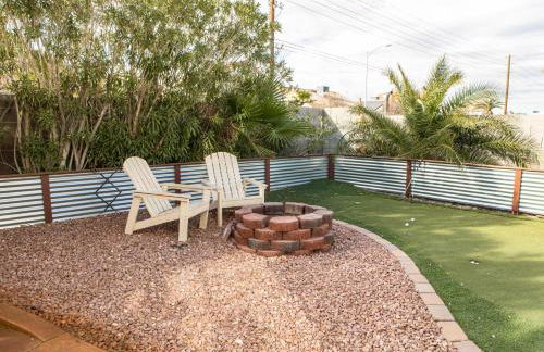 Comfy Expansive Home - Near the Strip - Heated Pool - Foto 45