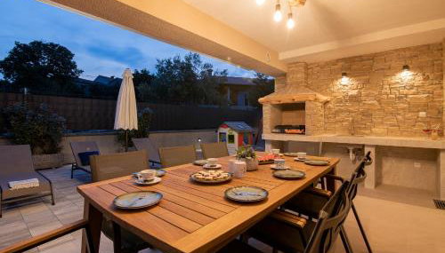 Villa with nice pool, luxuriously furnished, quiet area - by TRAVELER tourist agency Krk ID2389 - Foto 2