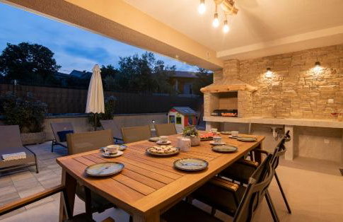 Villa with nice pool, luxuriously furnished, quiet area - by TRAVELER tourist agency Krk ID2389 - Foto 2