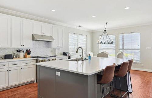 The Best of Lakeside Living - Luxury at its Finest - Photo 15