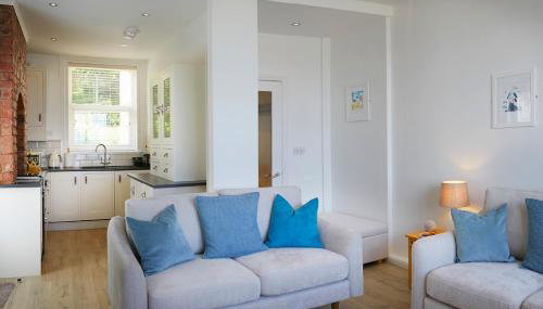 Delightful beachfront apartment - 2 bedrooms sleeps 4 - parking & stunning views - Foto 3