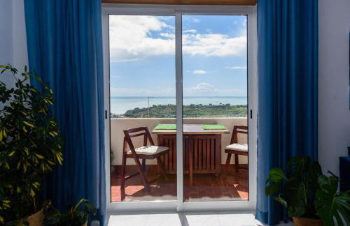 Hillside Studio with Sea View & Fibre Internet - Foto 7