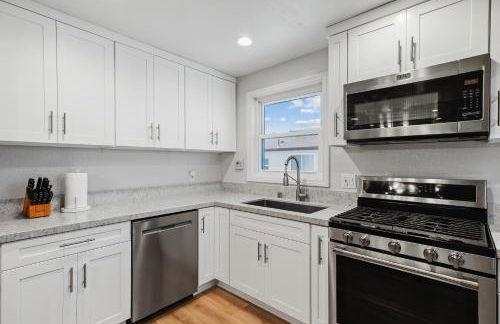 Peaceful Getaway with Renovated Amenities - Foto 17