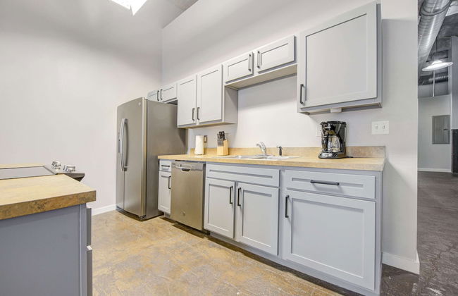 Luxury Historic Loft with Gym - Photo 75